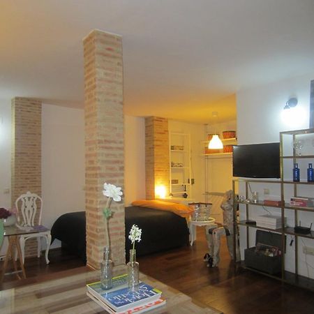 Апартаменты Living Valencia Studio Serranos Номер фото