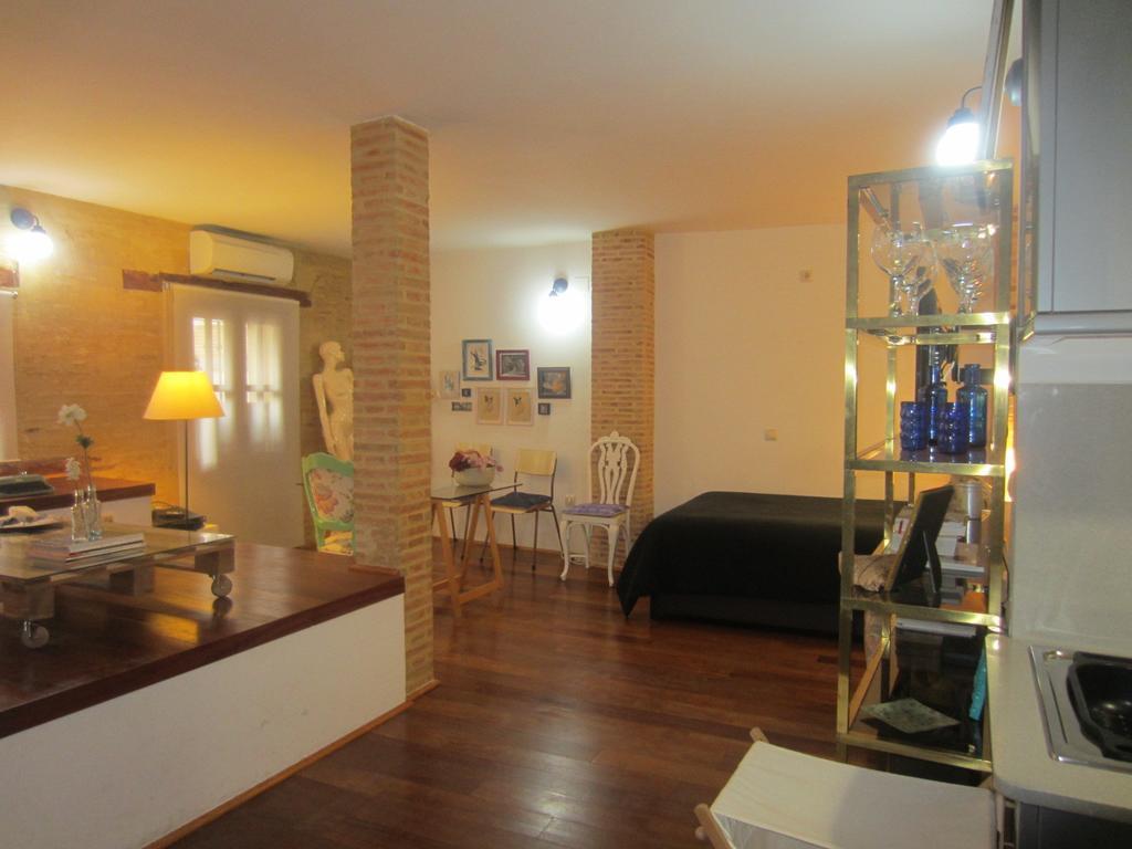 Апартаменты Living Valencia Studio Serranos Номер фото